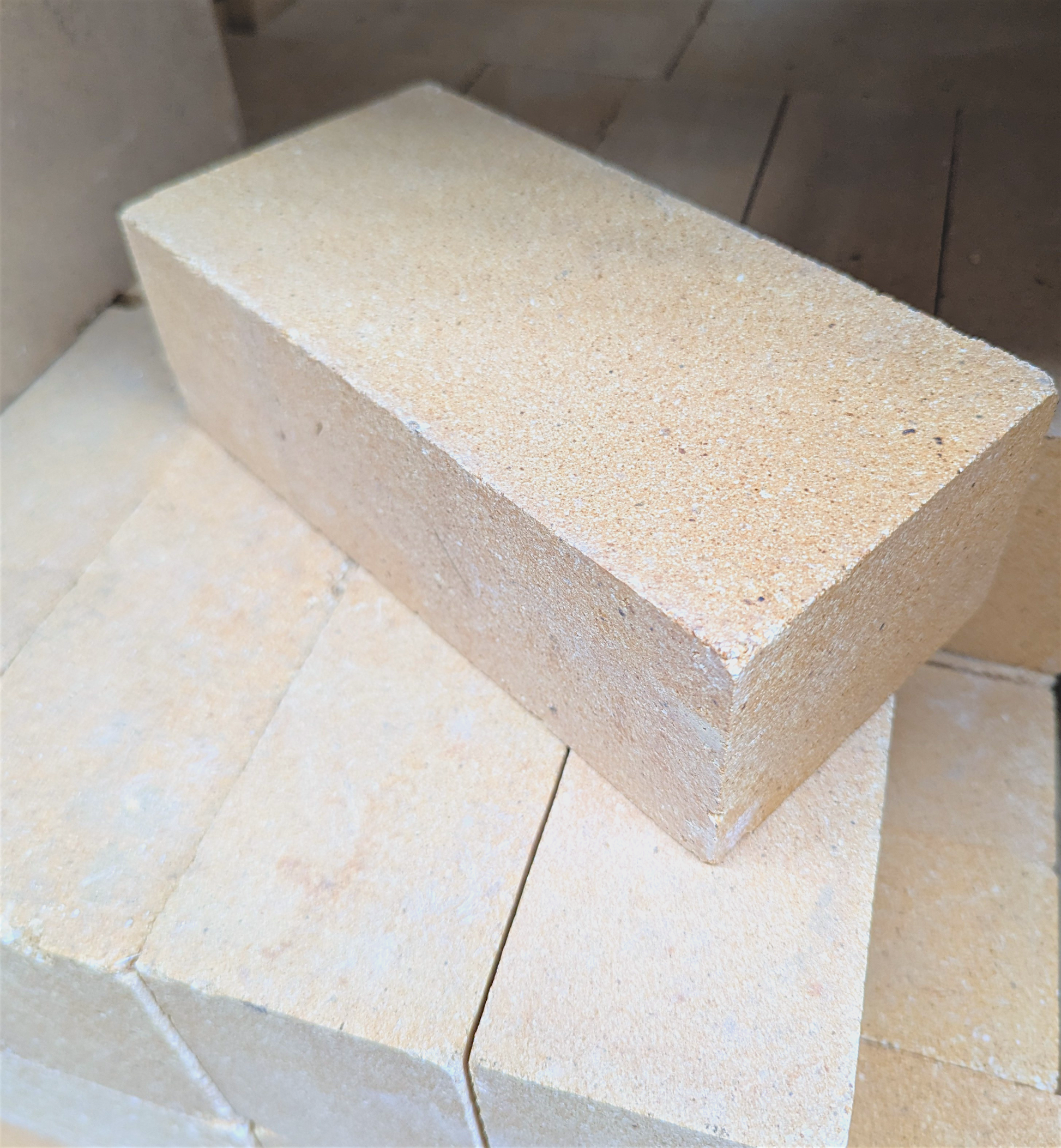pale solid rick stiilng at an angle on top of other matching bricks